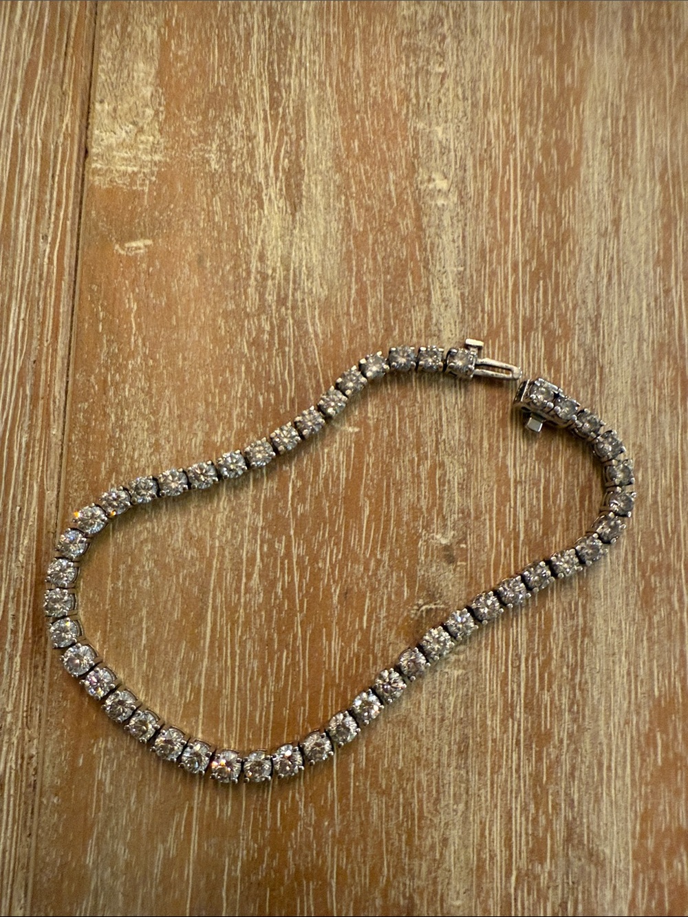 White Gold Tennis Bracelet with 47 natural diamonds